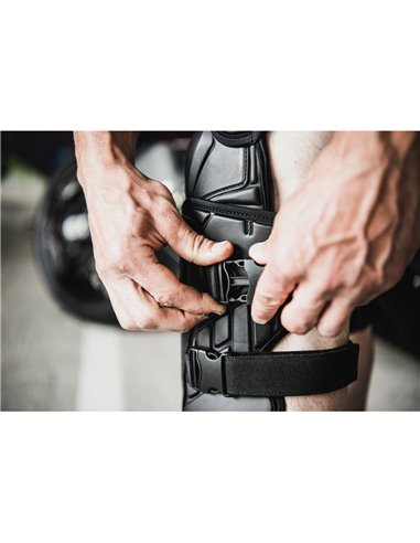 RODILLERAS DE MOTO ICON FIELD ARMOR 3 - NEGRO