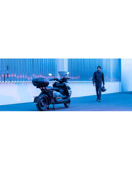 MALETA DE MOTO KAPPA 49 LITROS K4900NN  MALETA MK K4900 K VANGUARD NEGRO